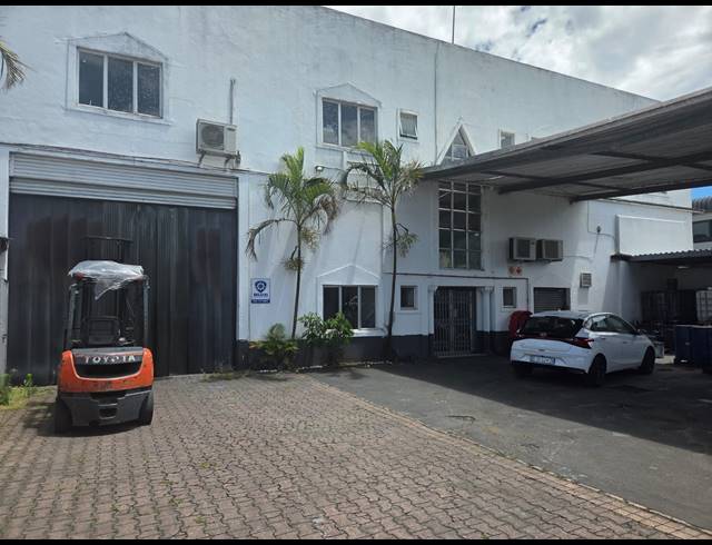 1,200M² WAREHOUSE FOR SALE IN SPRINGFIELD